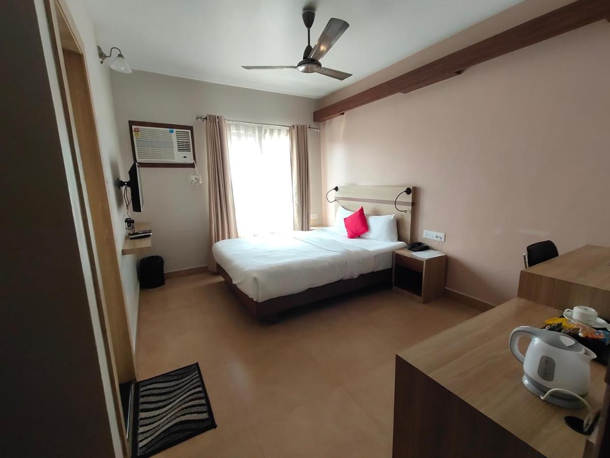 Hotel Gulmohar Grand Jorhāt Exterior photo