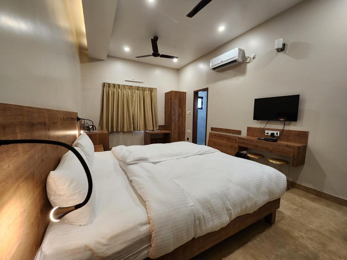 Hotel Gulmohar Grand Jorhāt Exterior photo