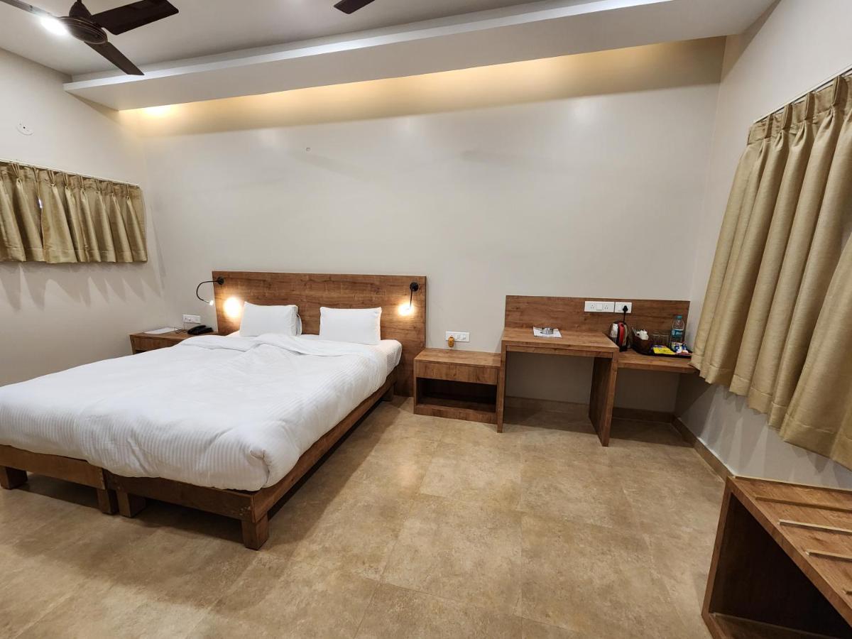 Hotel Gulmohar Grand Jorhāt Exterior photo
