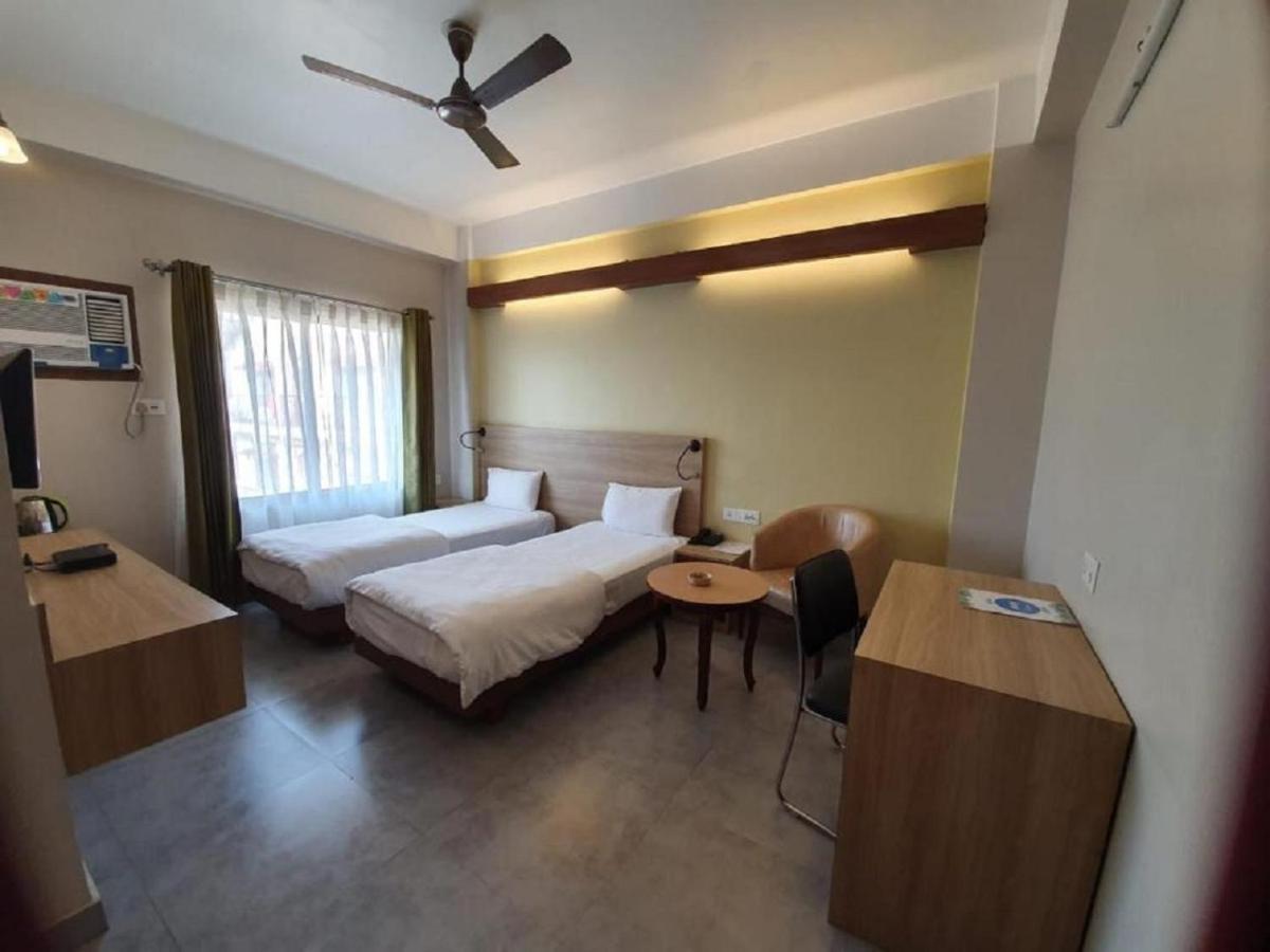 Hotel Gulmohar Grand Jorhāt Exterior photo