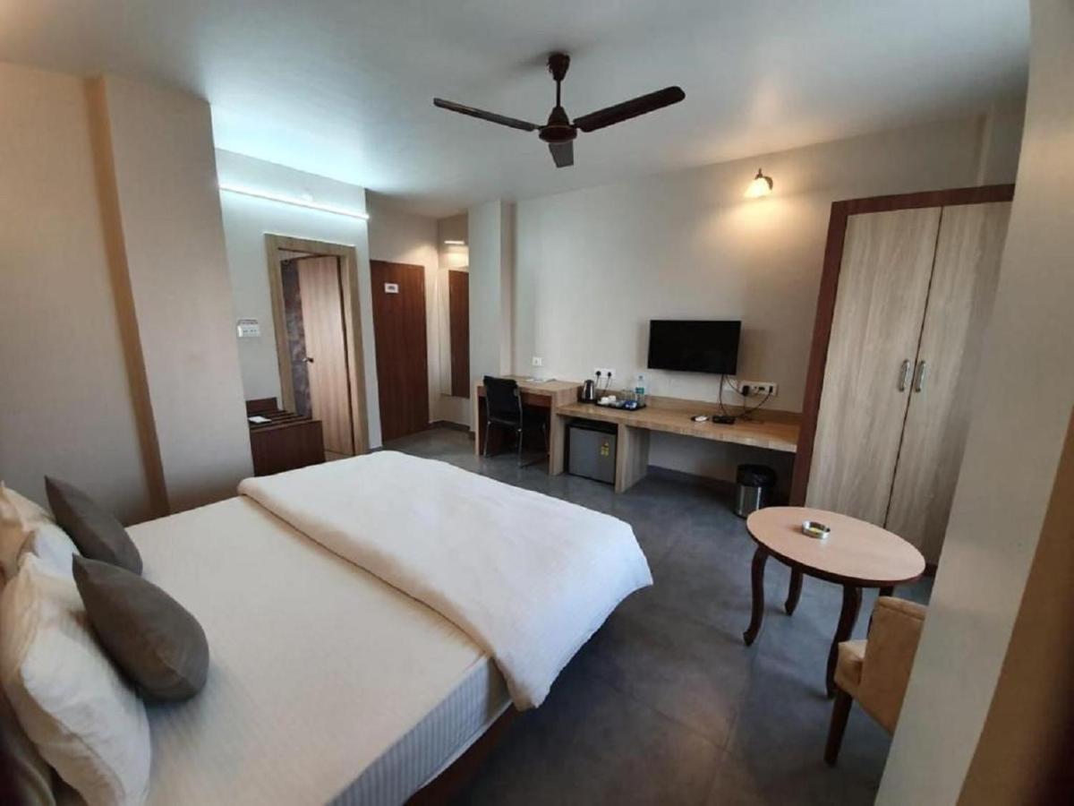 Hotel Gulmohar Grand Jorhāt Exterior photo